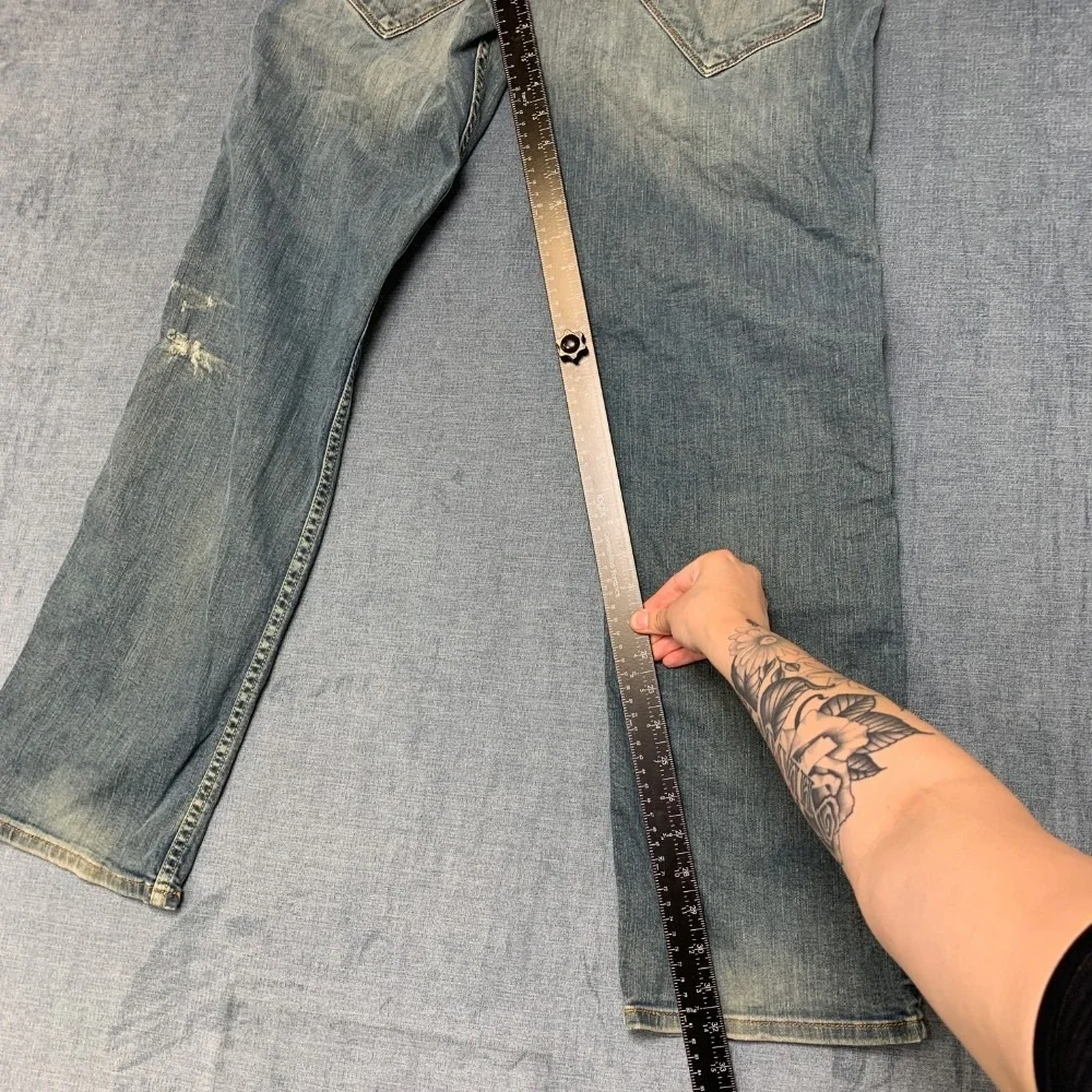 Levi's 514 Jeans Mens 34x32 Blue Whiskering Denim Cotton Stretch Distressed